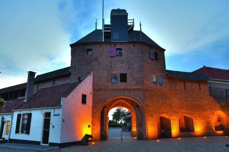 07 Vischpoort avond Harderwijk